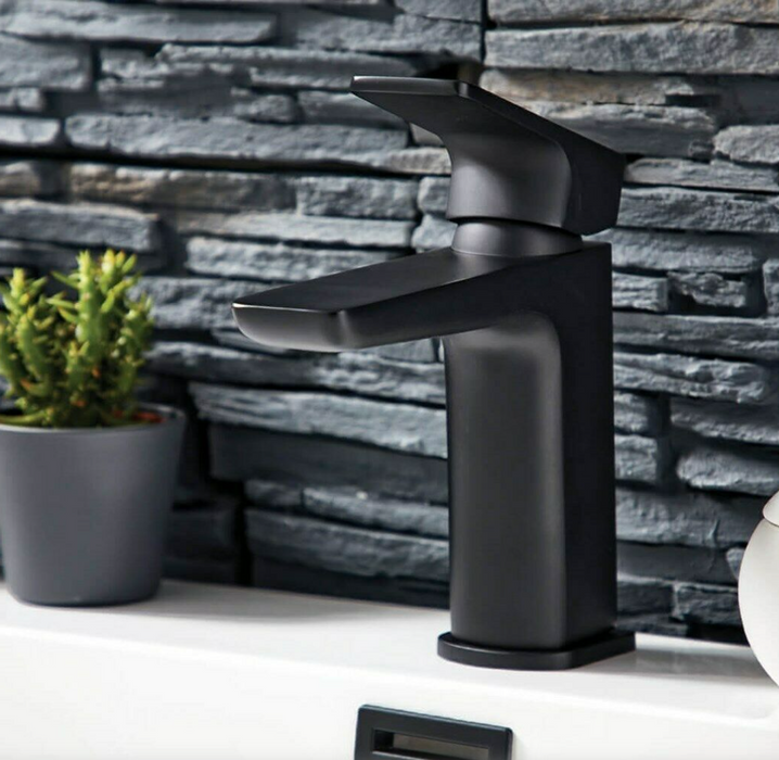 Muro Noir Mono Basin Mixer